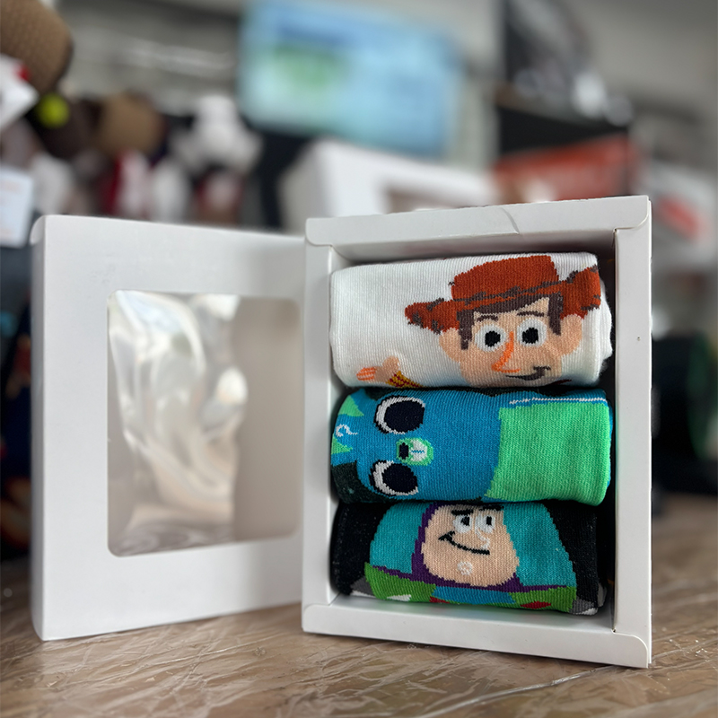 CAJA DE 3 MEDIAS PERSONALIZADAS NUESTRAS MANOS